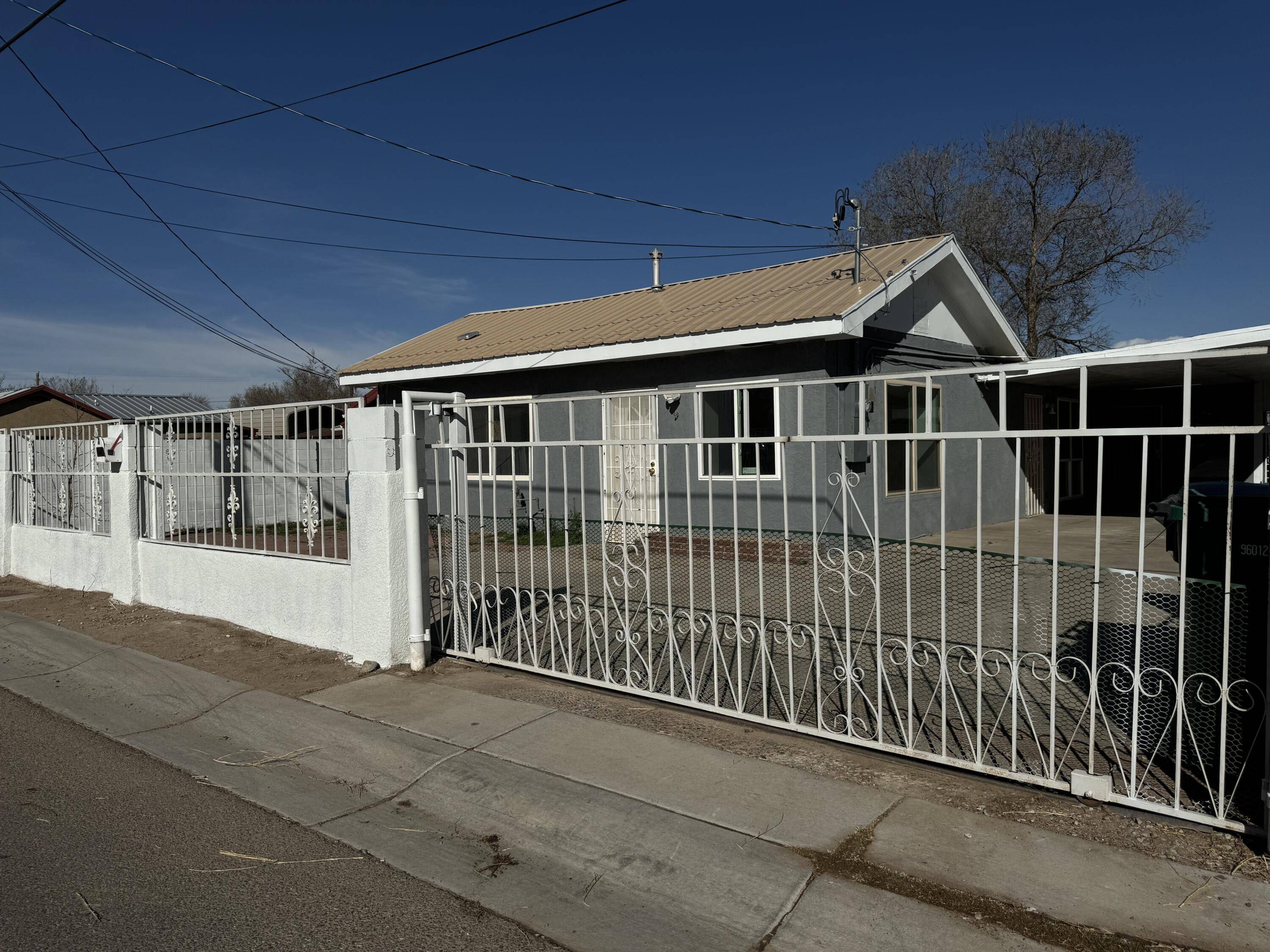 Albuquerque, NM 87105,2234 PERRY RD SW
