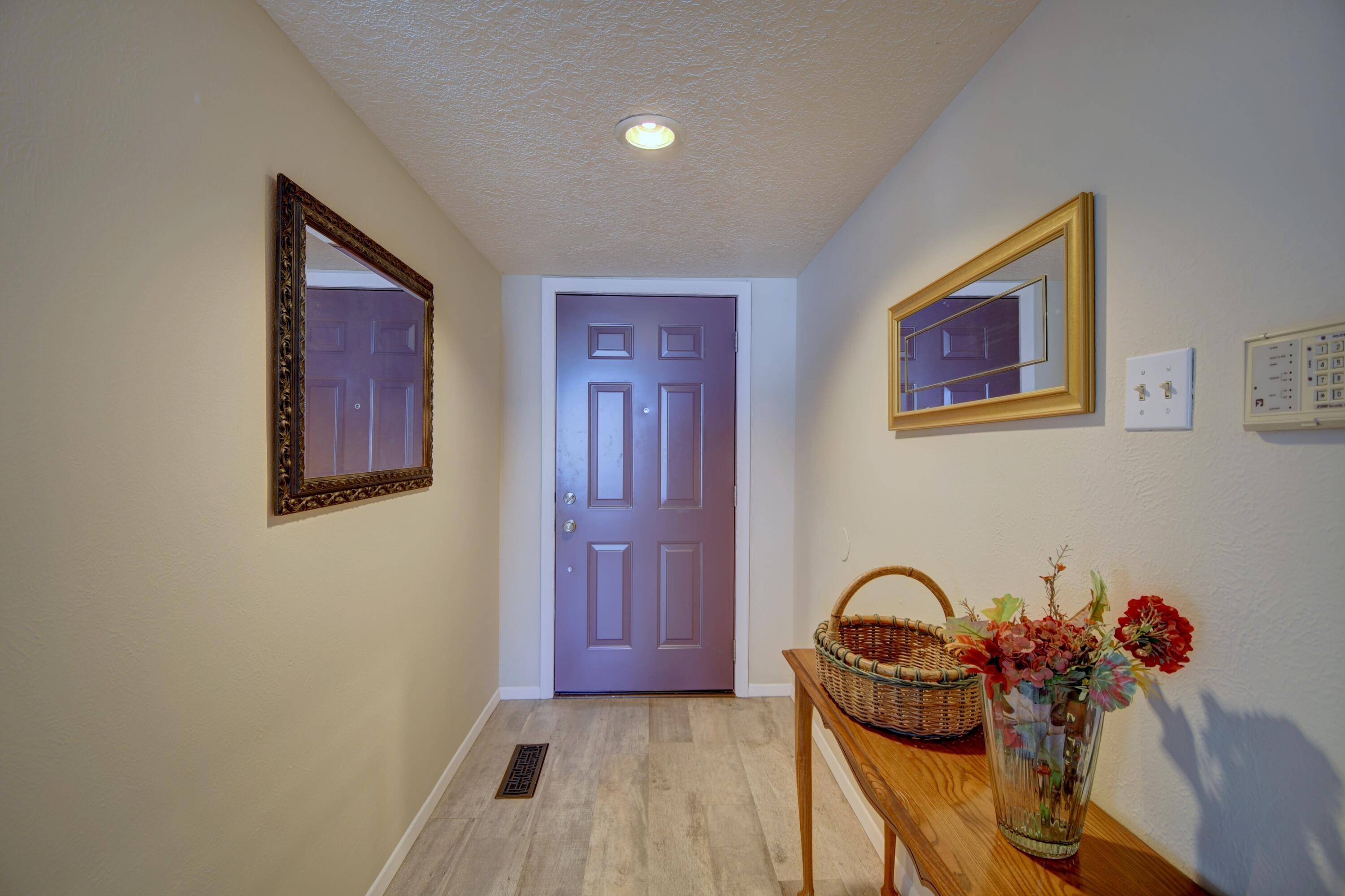 Albuquerque, NM 87109,8429 YEAGER DR NE