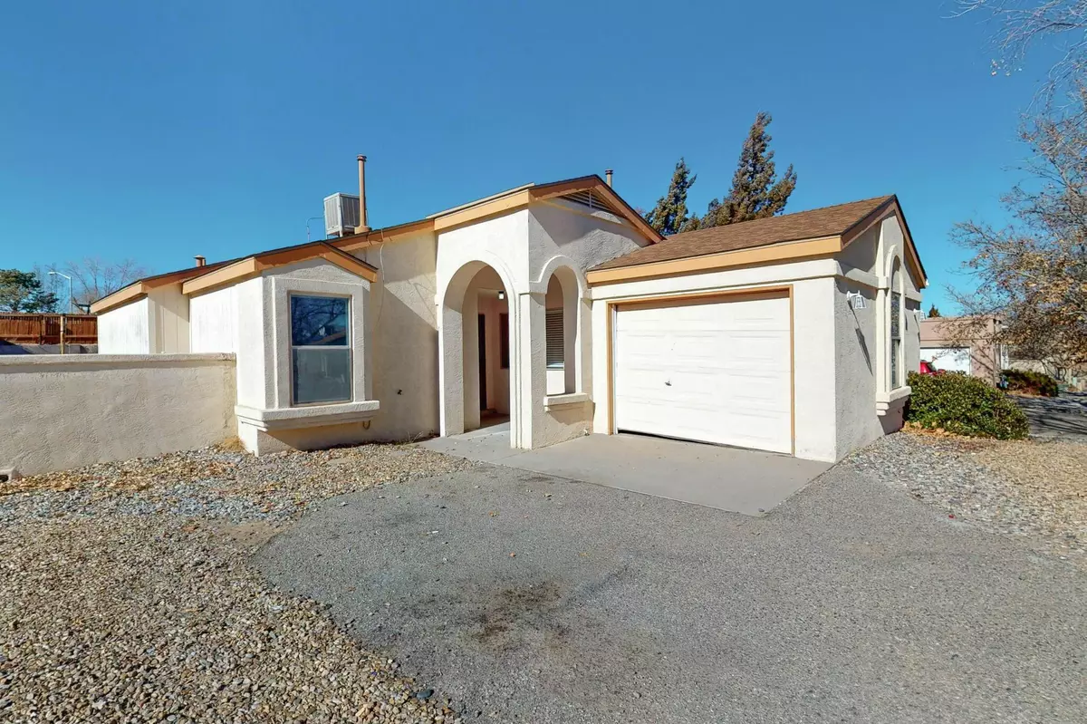 Rio Rancho, NM 87144,900 CHARLES DR NE