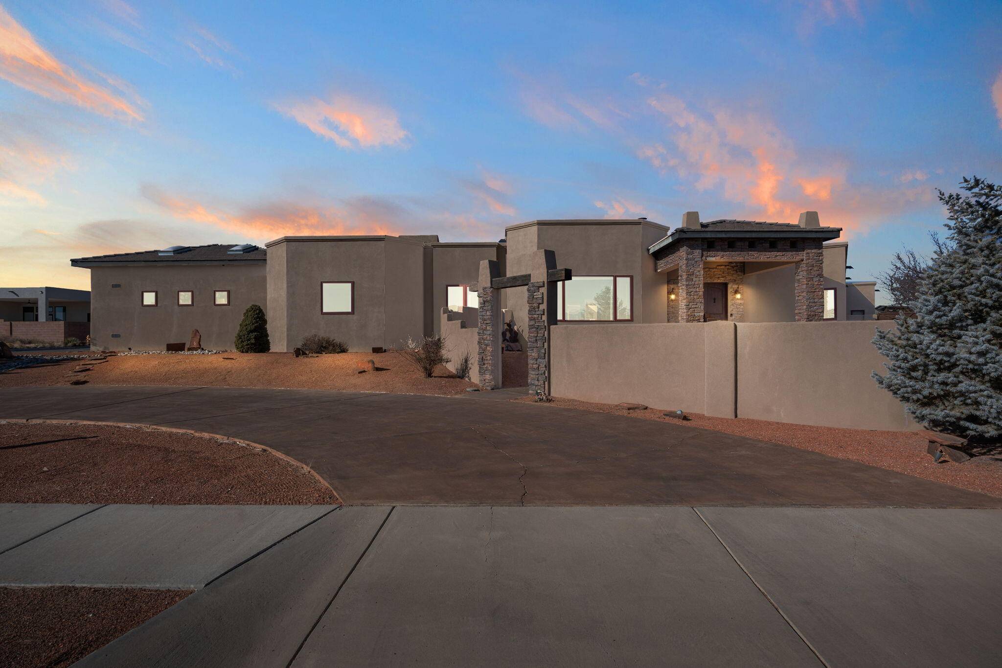 8015 MARIGOLD DR NW, Albuquerque, NM 87120