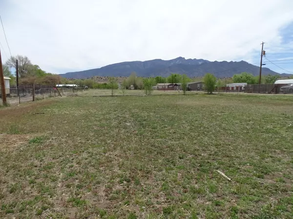 Bernalillo, NM 87004,926 Oak ST