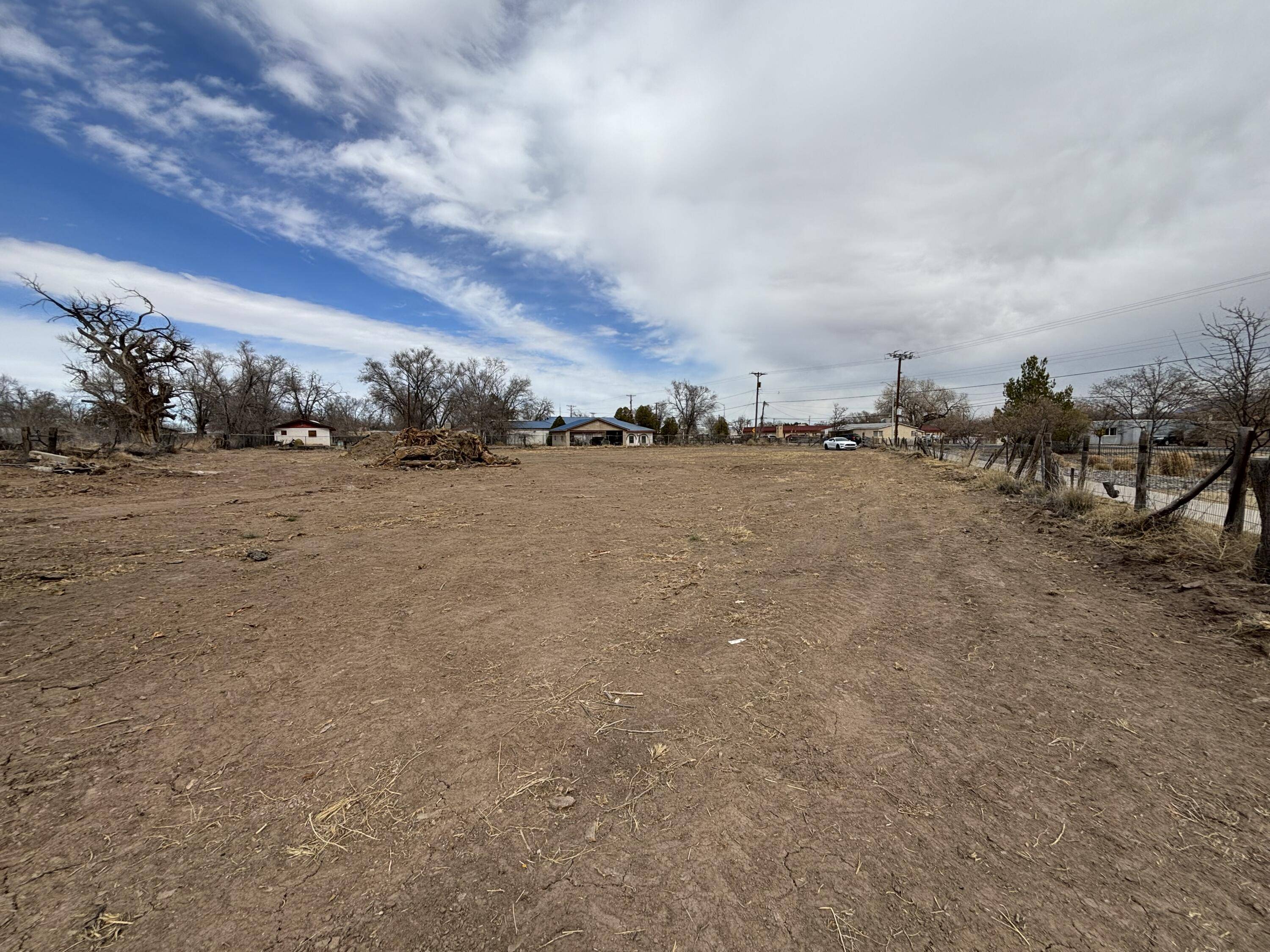 Los Lunas, NM 87031,461 LOS LENTES RD SE