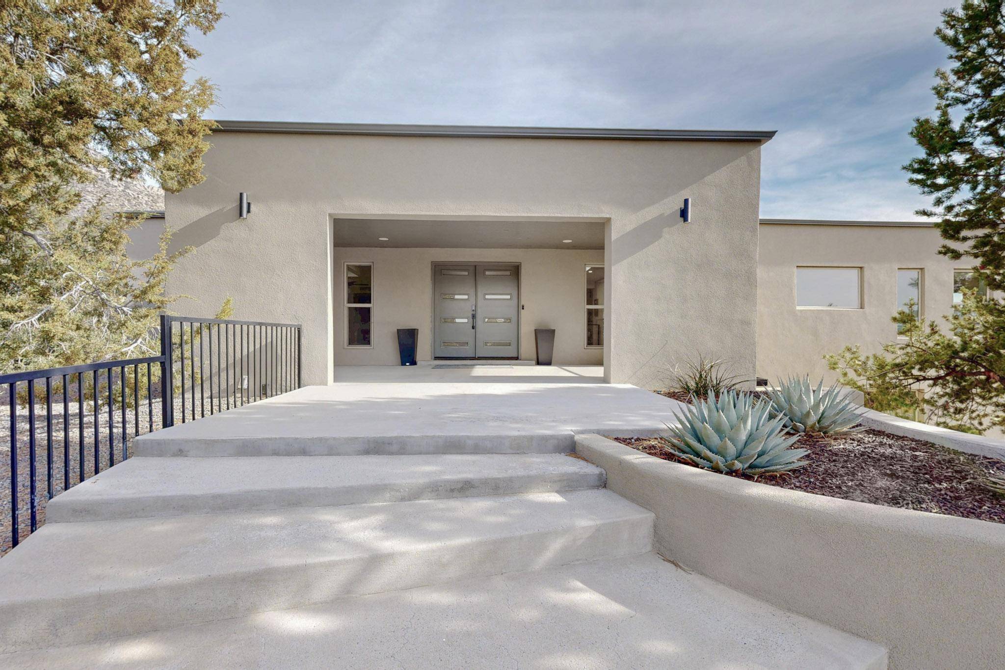 Albuquerque, NM 87122,48 ROCK RIDGE DR NE