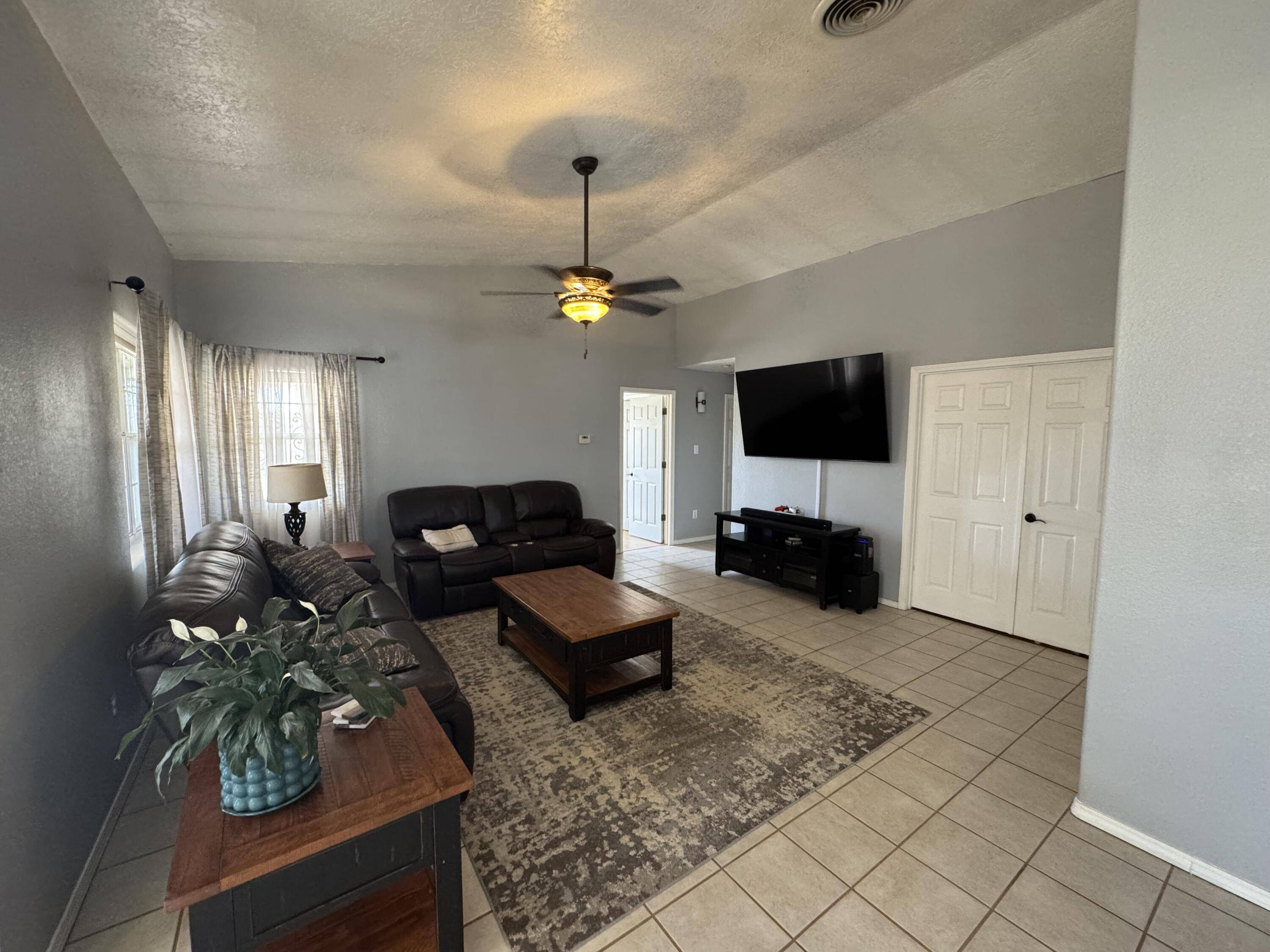 Los Lunas, NM 87031,1025 PARKVIEW DR