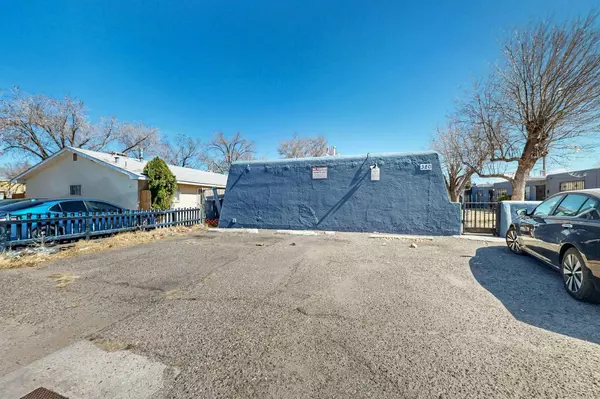 320 Rhode Island ST NE, Albuquerque, NM 87108
