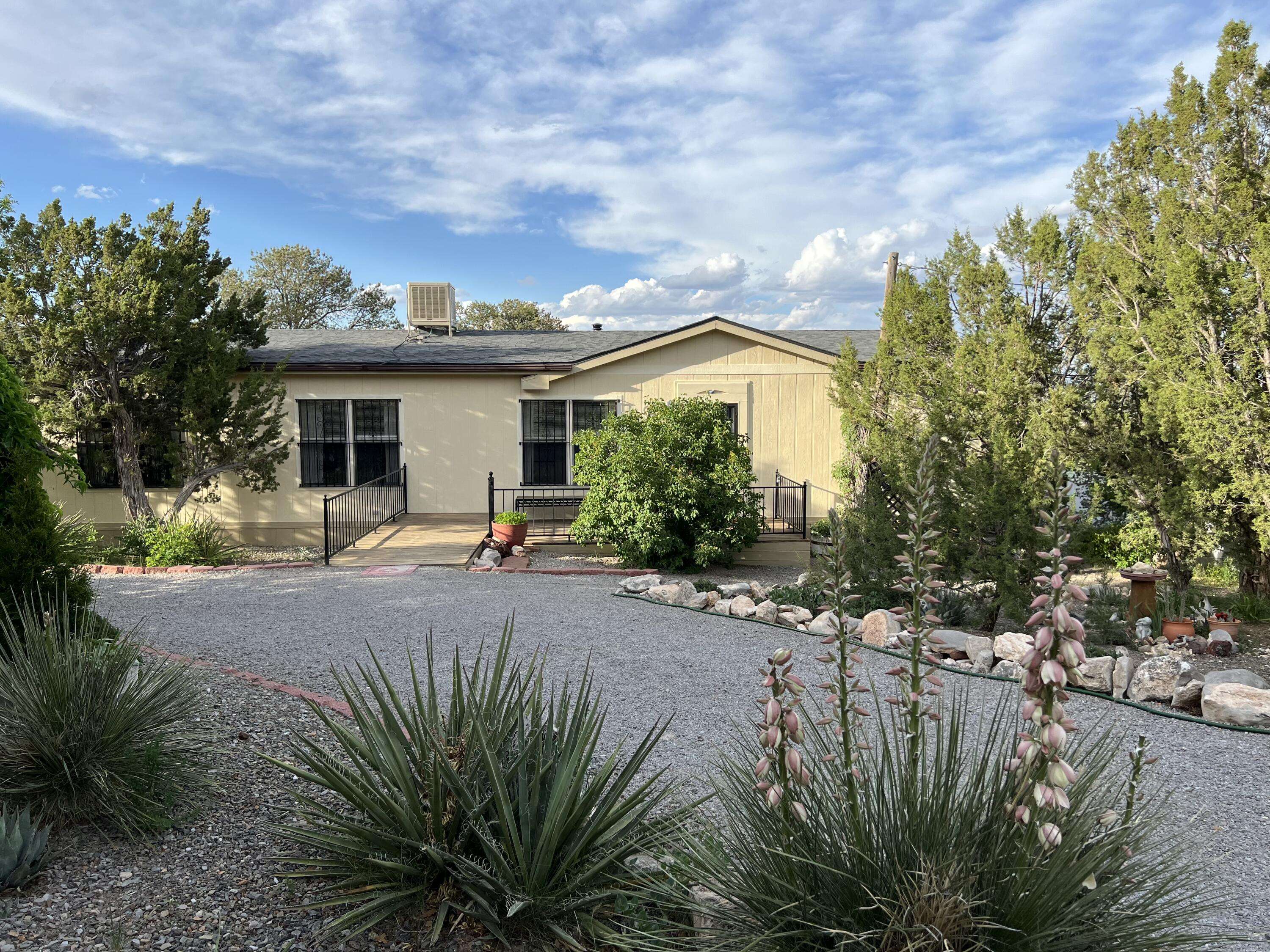 229 SKYLINE DR, Edgewood, NM 87015