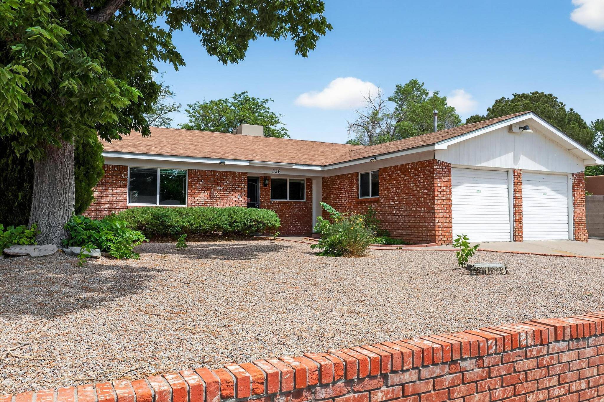 Albuquerque, NM 87123,836 La Charles DR NE