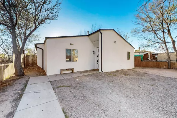 125 SUNSET PL SW, Albuquerque, NM 87105