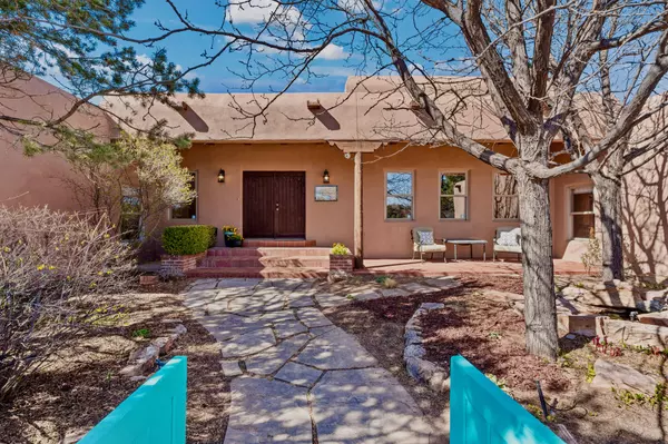 1310 Calle Del Rey, Santa Fe, NM 87506