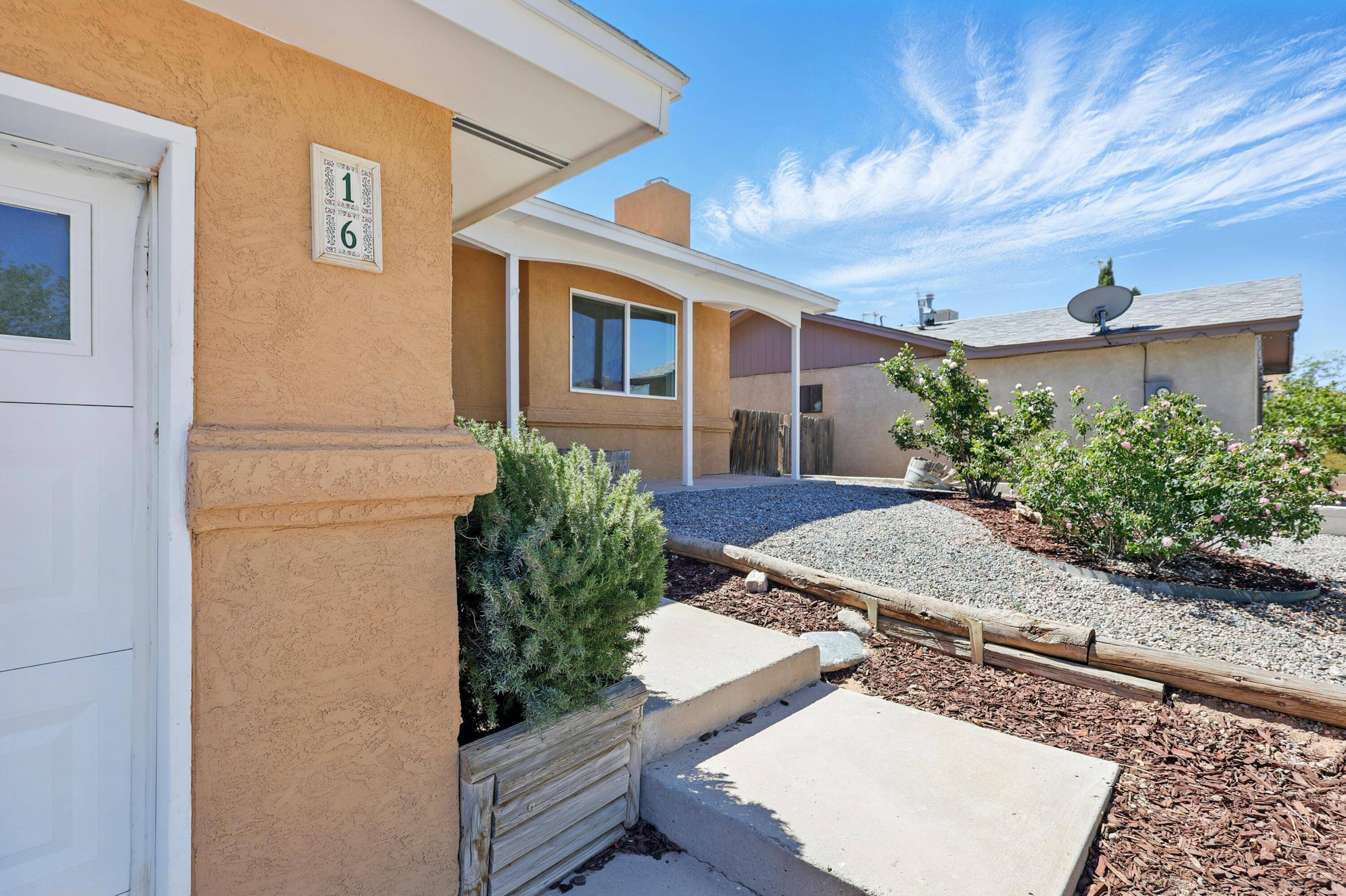 Los Lunas, NM 87031,16 APACHE PLUME RD