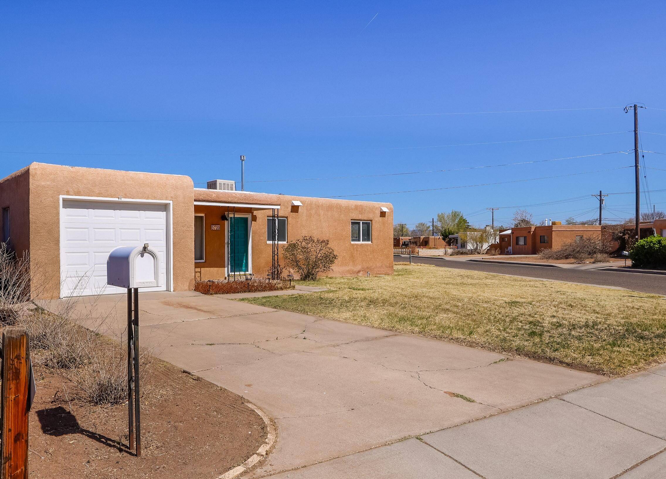 5720 Goliad ST NW, Albuquerque, NM 87107