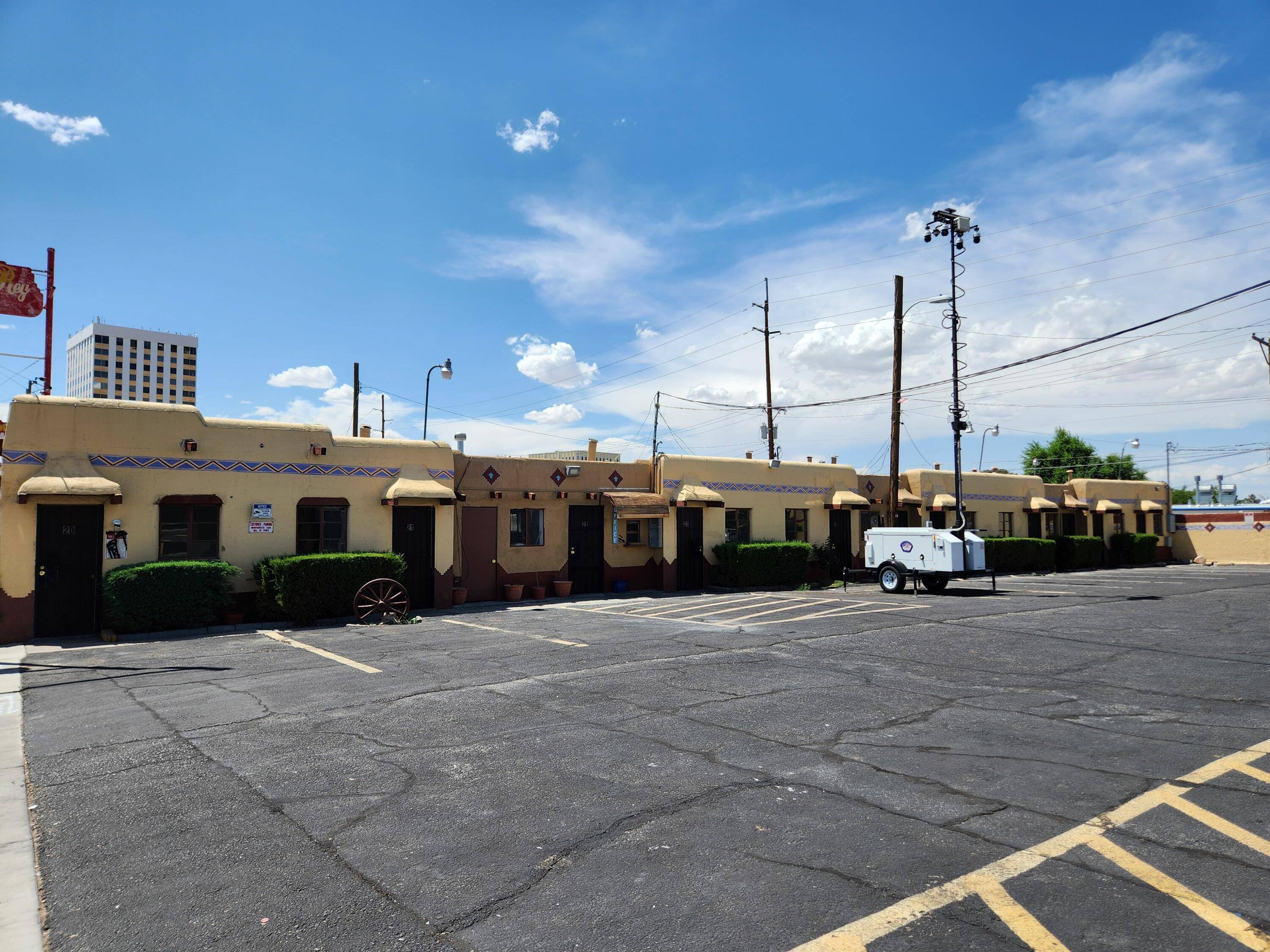 Albuquerque, NM 87108,5715 CENTRAL AVE NE