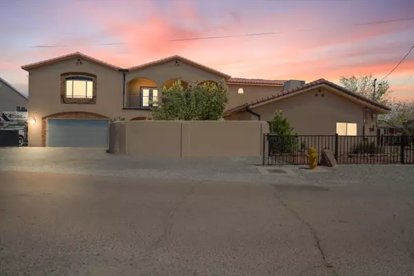909 KINLEY AVE NW, Albuquerque, NM 87104