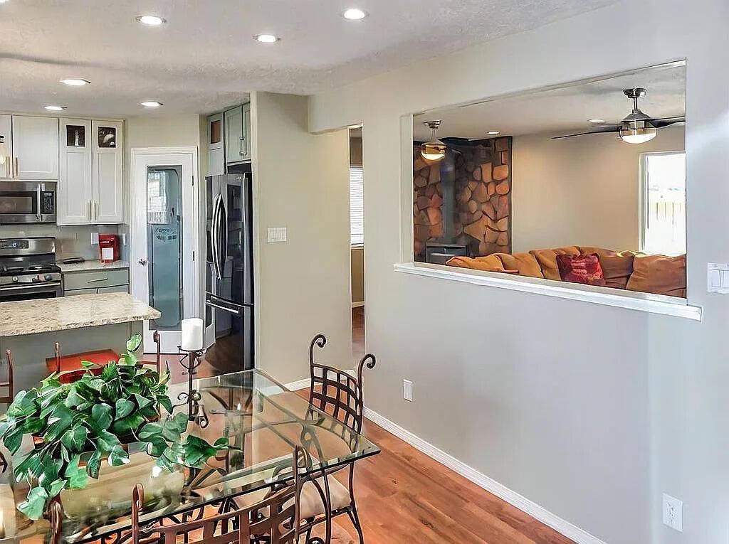 Corrales, NM 87048,491 W Meadowlark LN