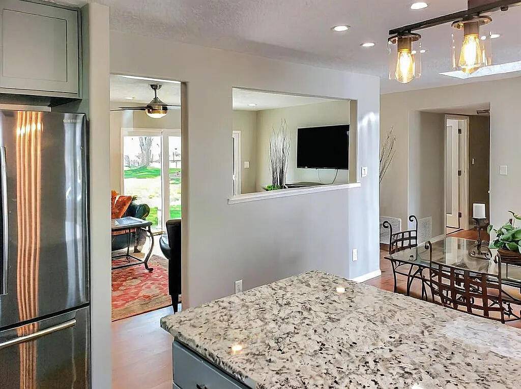 Corrales, NM 87048,491 W Meadowlark LN