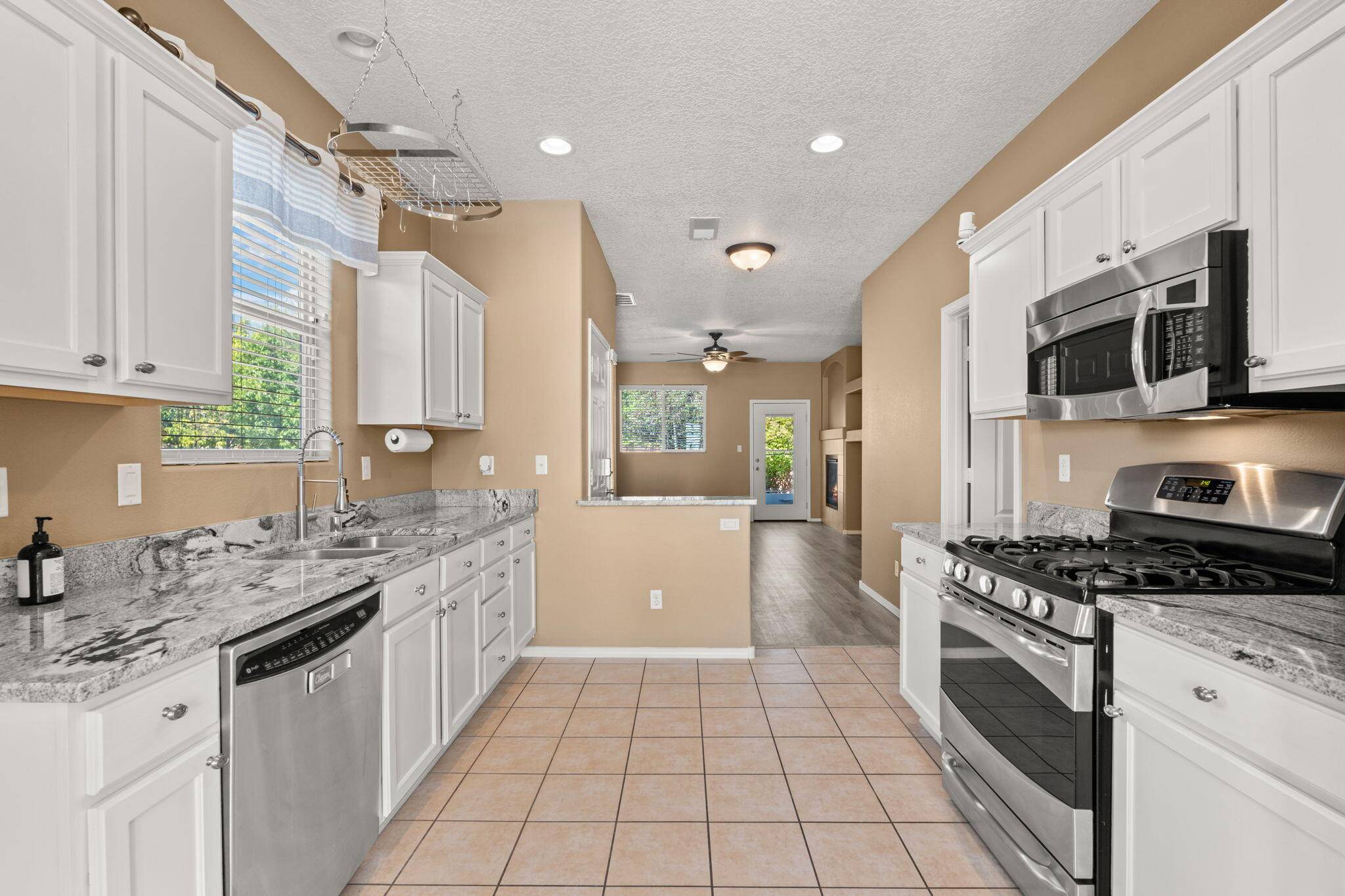 Rio Rancho, NM 87124,2443 TREVISO DR SE