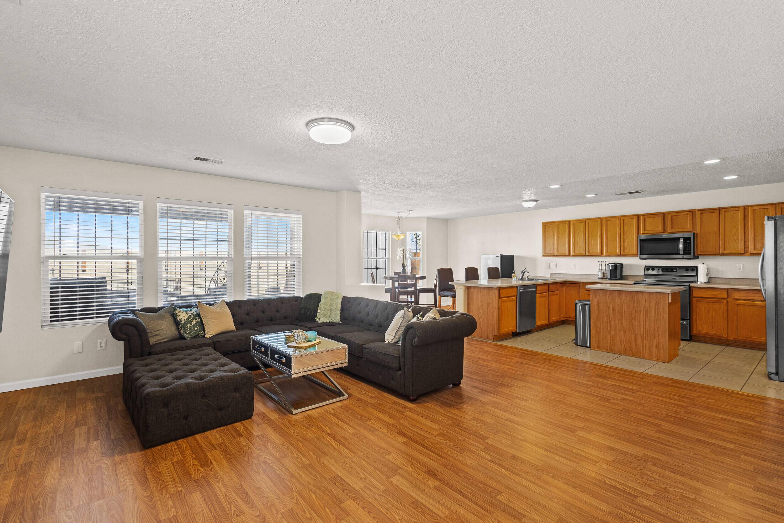 Albuquerque, NM 87120,812 SANDY DR NW
