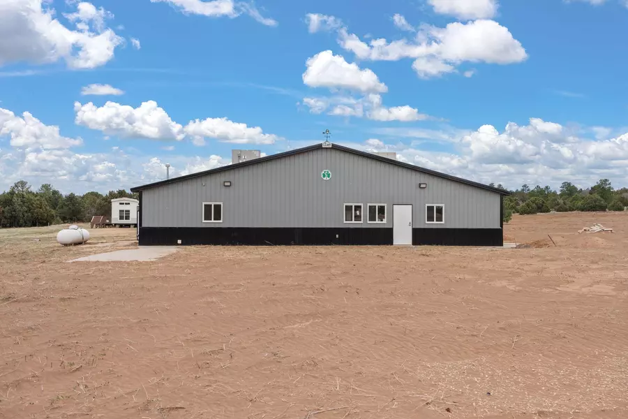 9 Nizhoni LN, Tijeras, NM 87059
