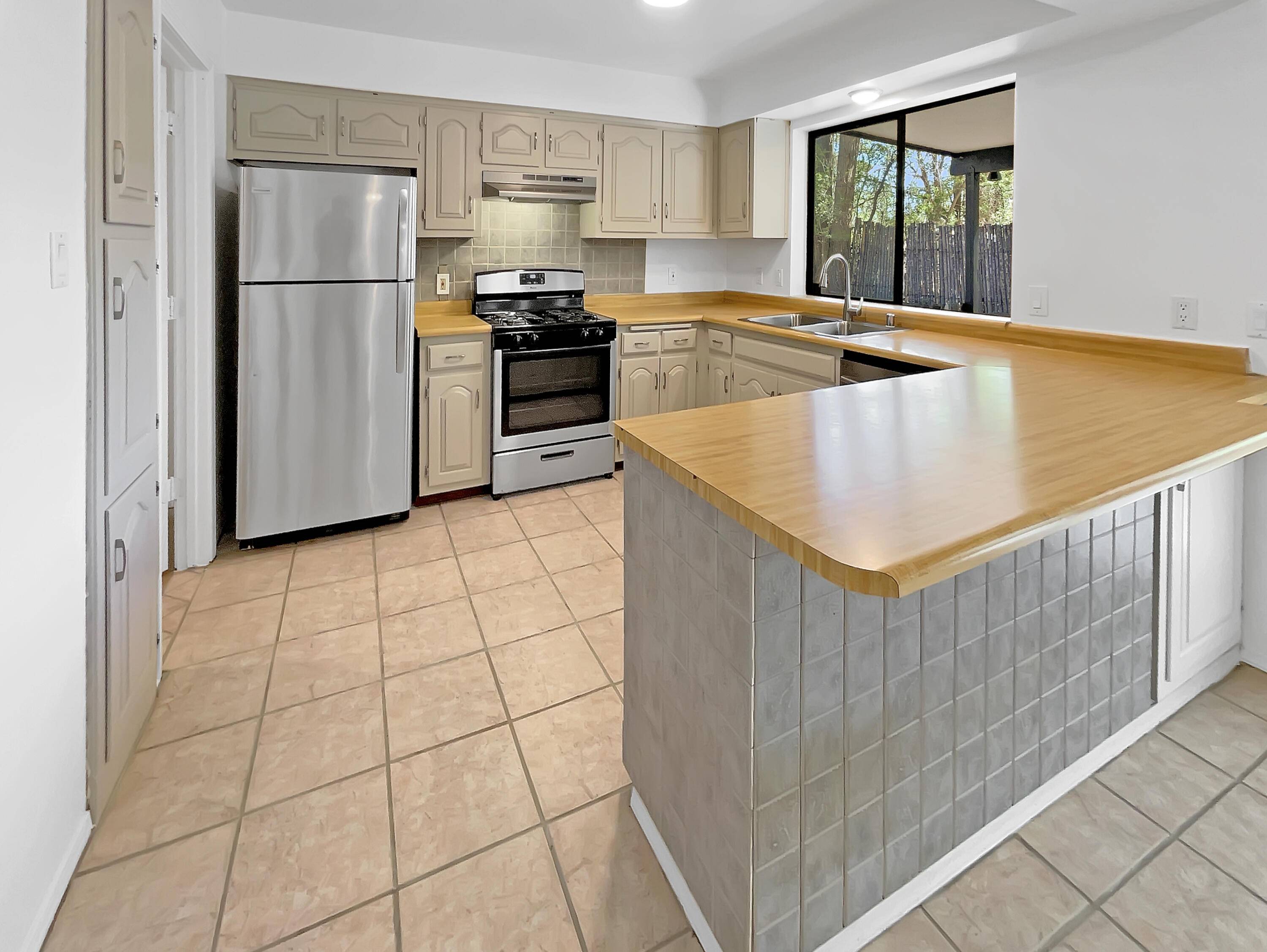 Albuquerque, NM 87105,7112 ISLETA BLVD SW