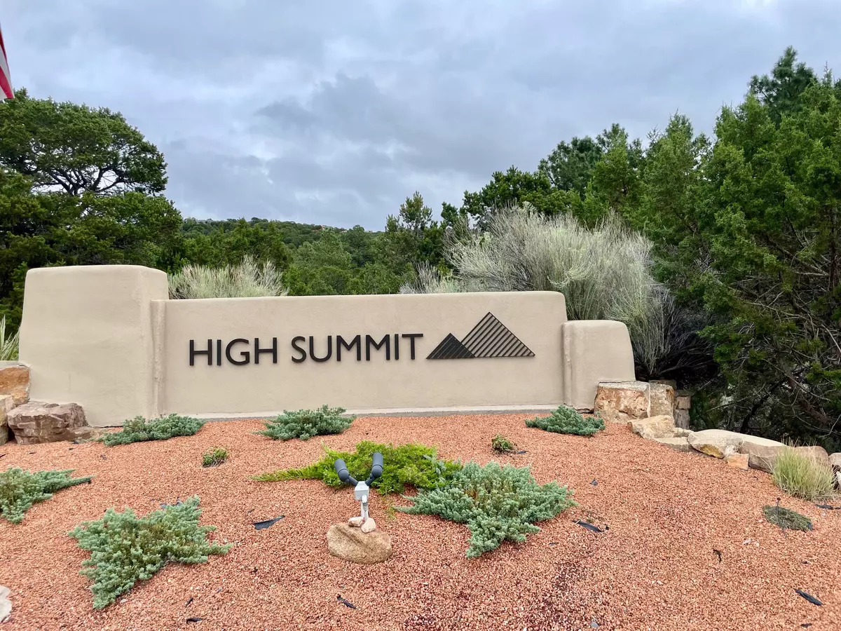 Santa Fe, NM 87501,1025 S Summit