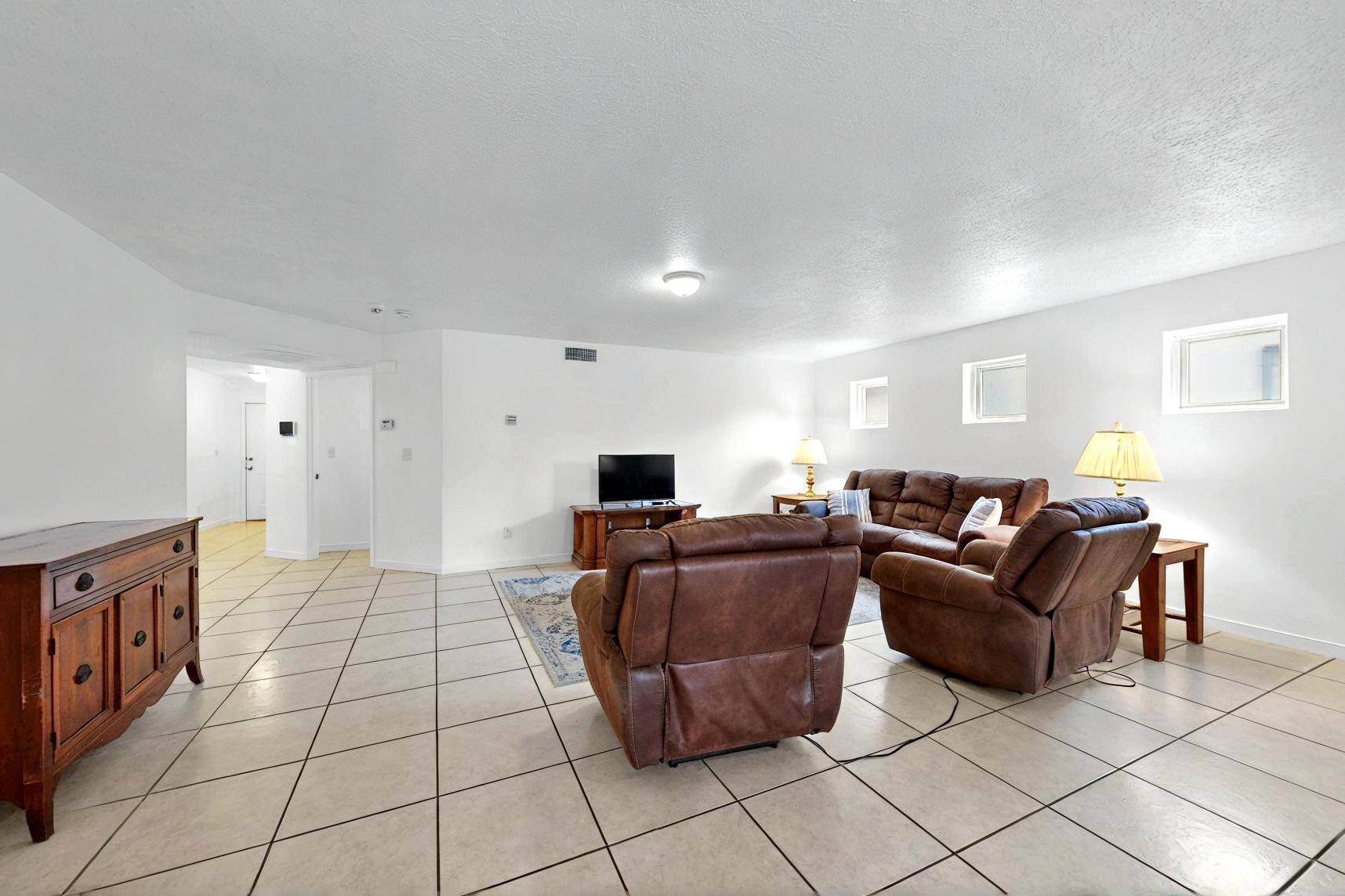 Rio Rancho, NM 87124,2704 BAYAS RD SE
