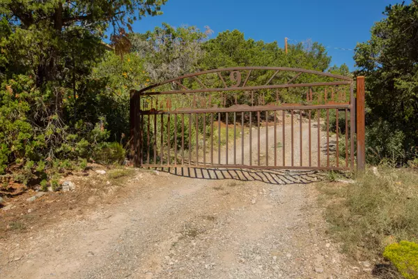 Tijeras, NM 87059,9 IMELDA CT