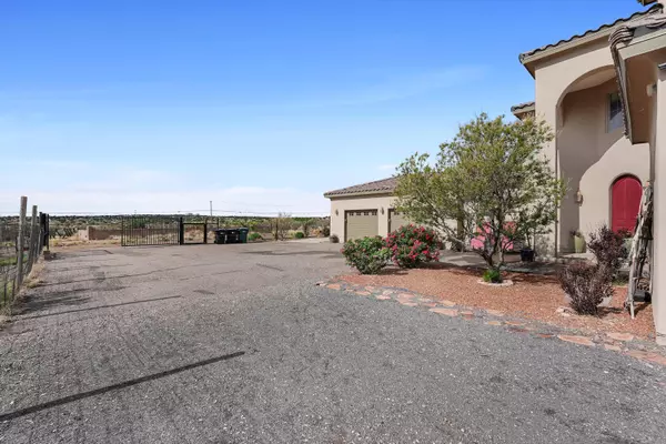 Rio Rancho, NM 87144,3887 Hanley RD NE