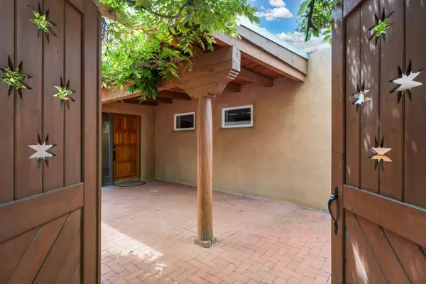Corrales, NM 87048,384 CHAPARRAL LN
