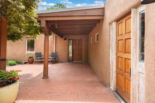 Corrales, NM 87048,384 CHAPARRAL LN