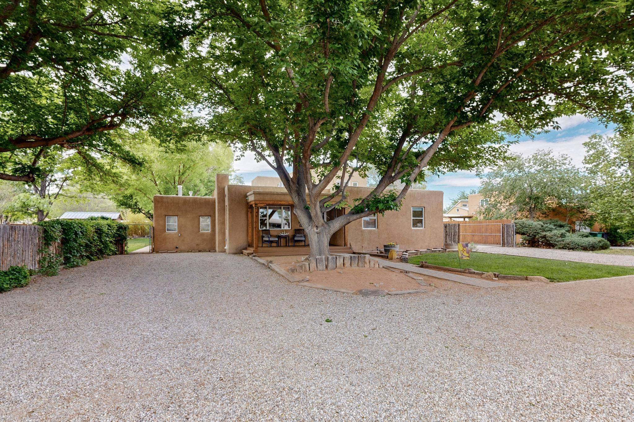 Los Ranchos, NM 87107,612 CHARLES PL NW