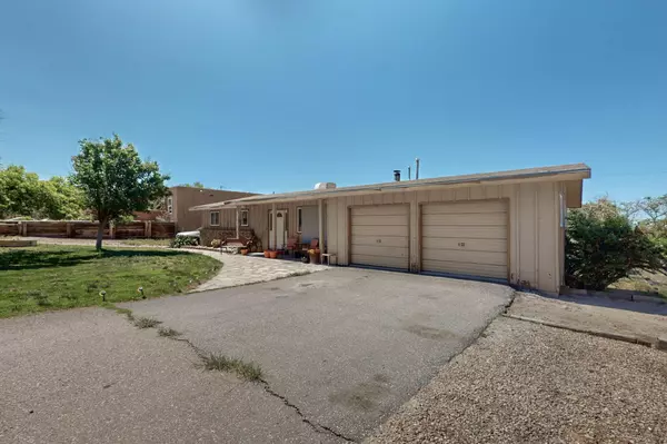 Albuquerque, NM 87123,14304 OAKWOOD PL NE