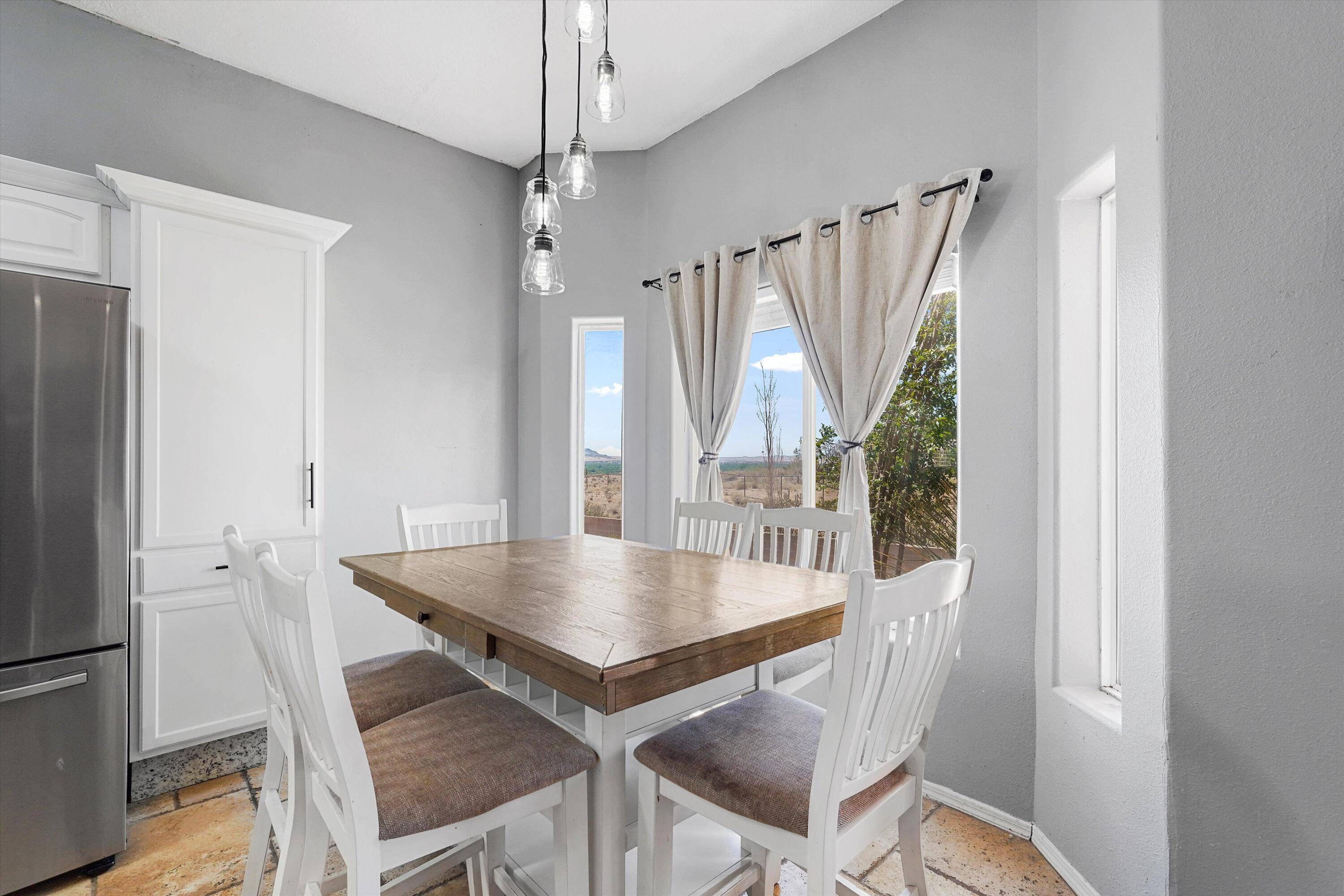 Los Lunas, NM 87031,3 GENIE CT
