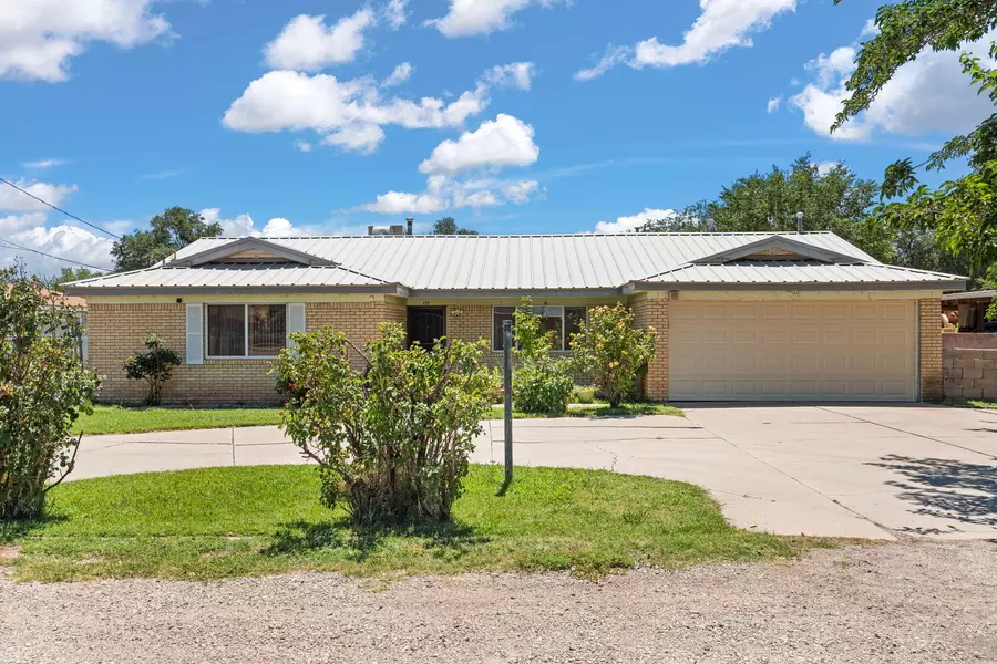 588 El Pueblo RD NW, Los Ranchos, NM 87114