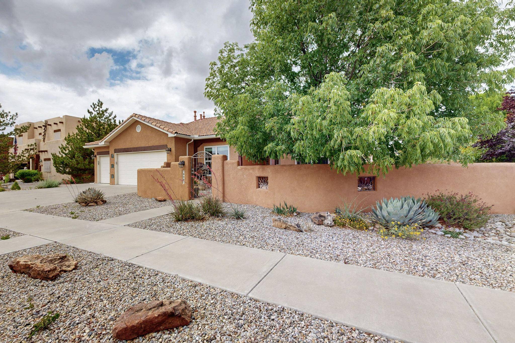 Albuquerque, NM 87113,909 BOSQUE RD NE