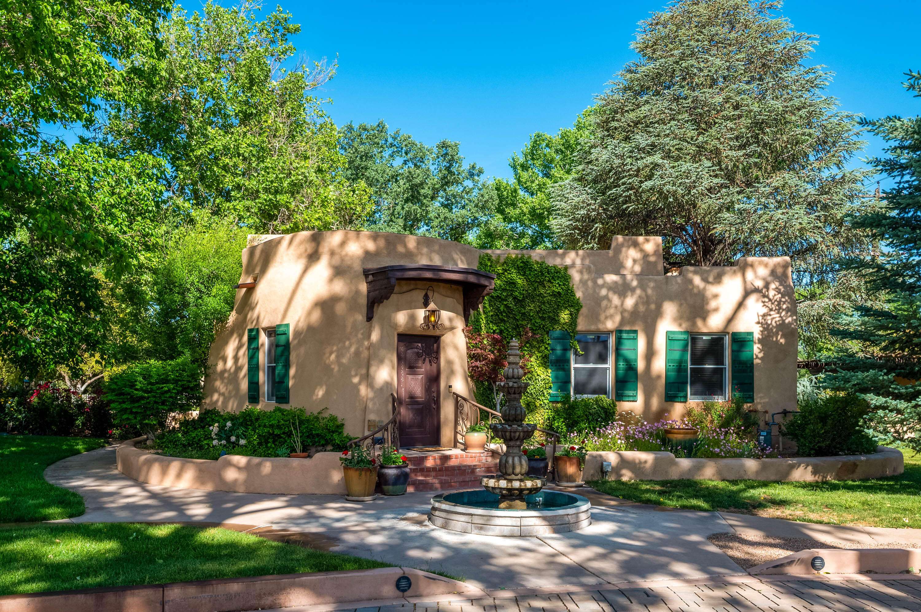 Los Ranchos, NM 87107,1122 GREEN VALLEY RD NW
