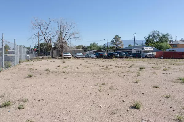 Albuquerque, NM 87108,412 RHODE ISLAND ST SE