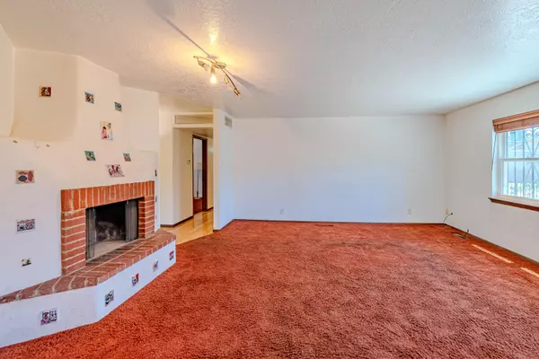 Albuquerque, NM 87106,3210 ROMA AVE NE