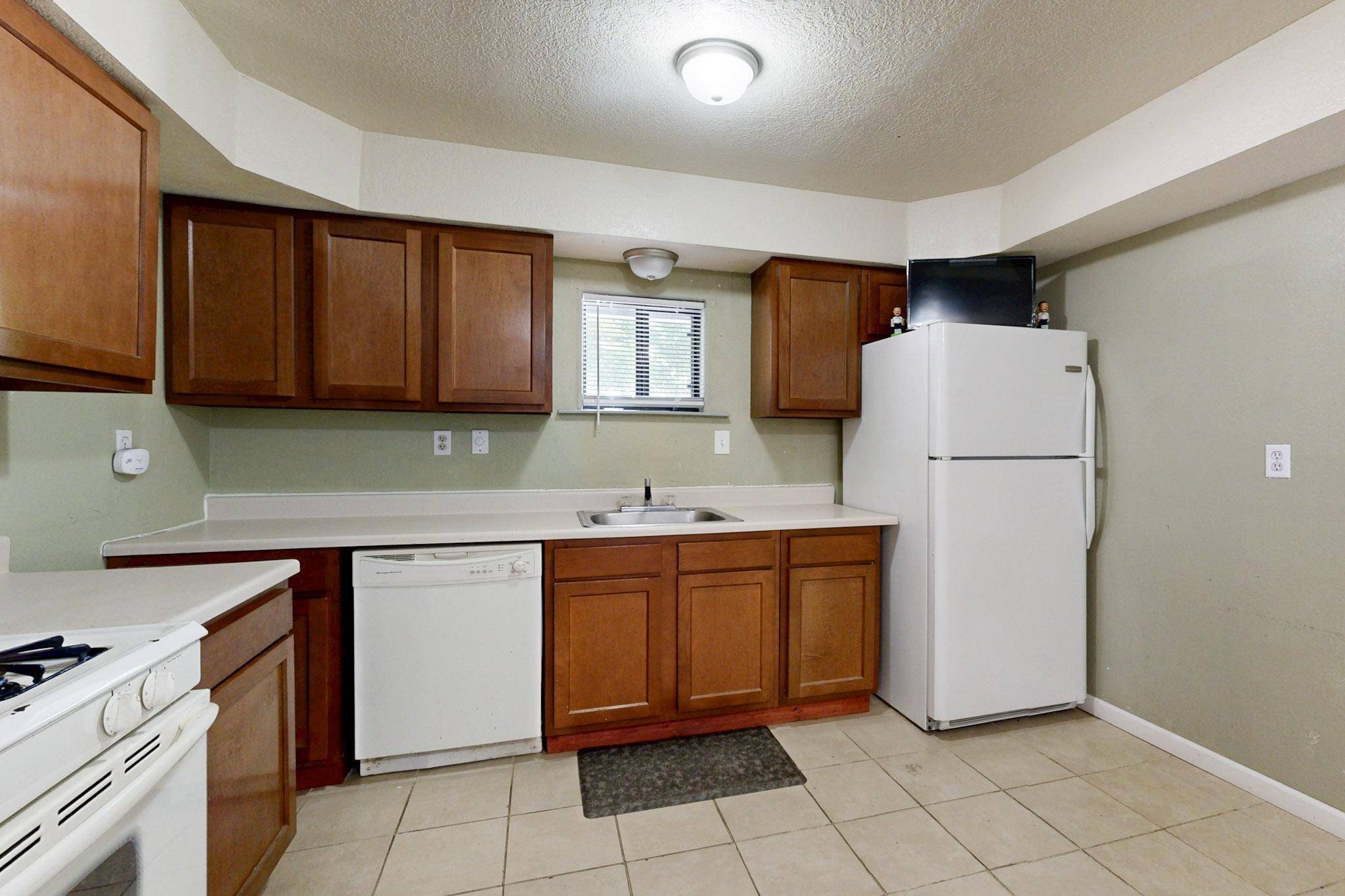Los Lunas, NM 87031,1169 PINE CT SE