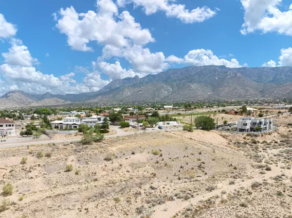 Albuquerque, NM 87122,12110 PALOMAS AVE NE