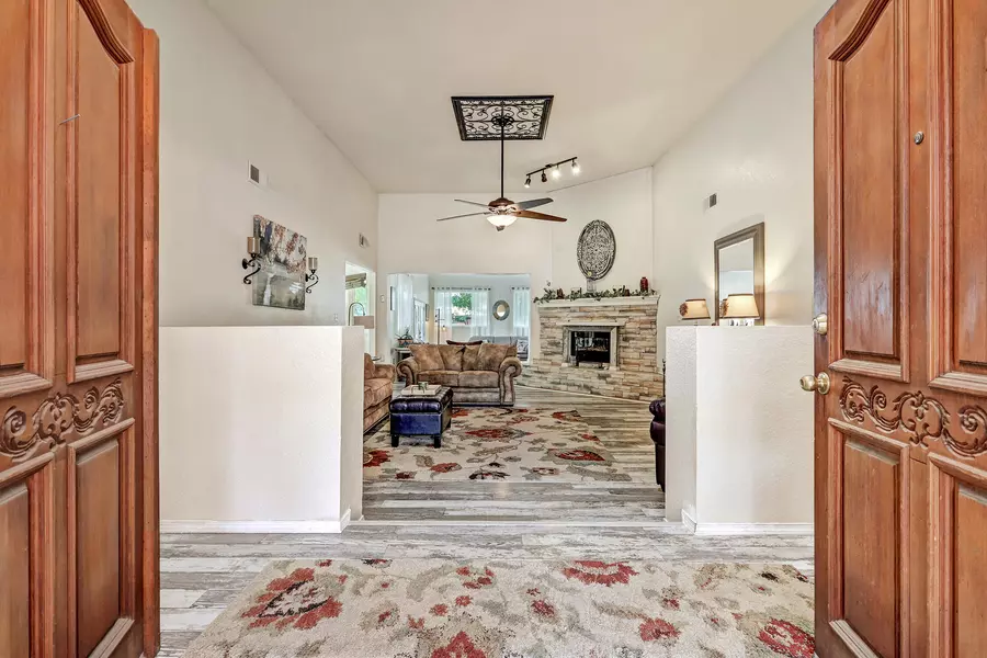 355 ESPERANZA DR, Bosque Farms, NM 87068