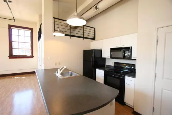 Albuquerque, NM 87102,301 CENTRAL AVE NE #100