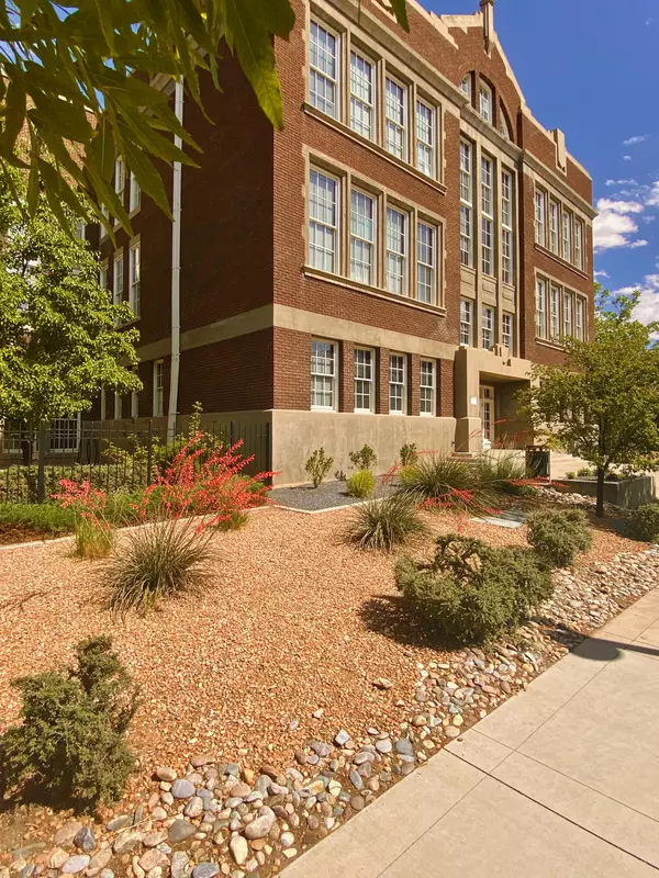 Albuquerque, NM 87102,301 CENTRAL AVE NE #113