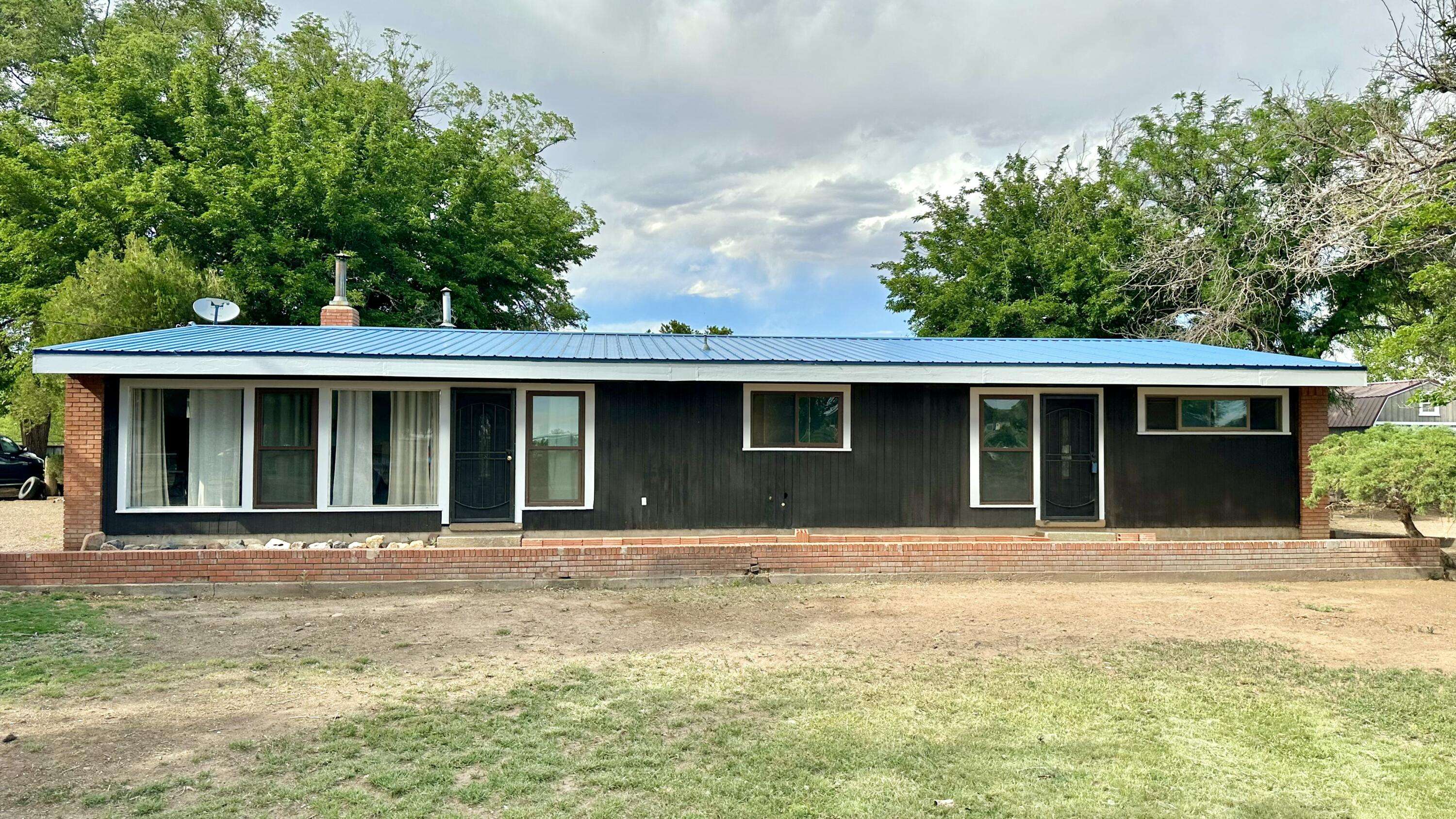 7 Wolfe RD, Los Lunas, NM 87031