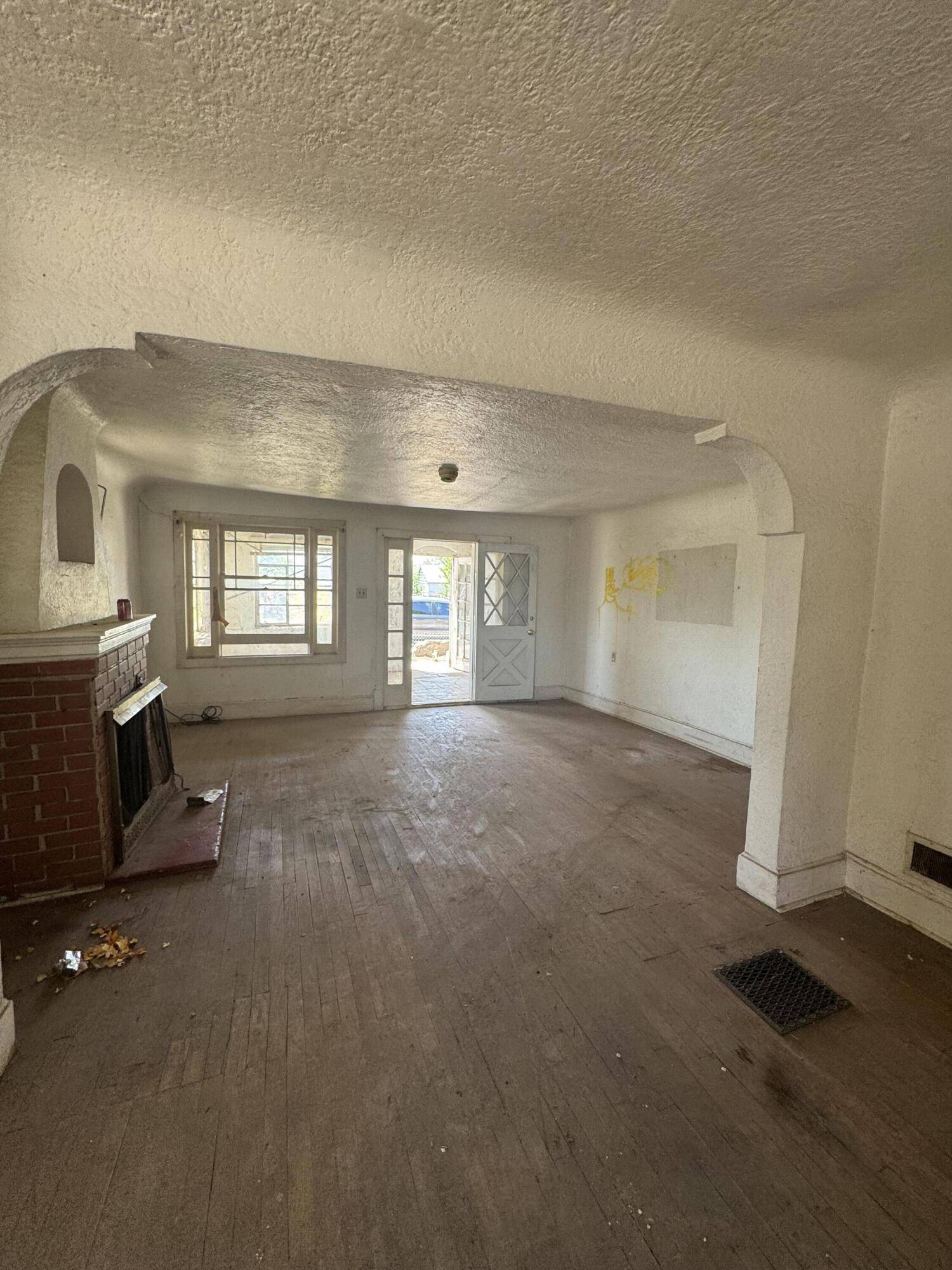 Albuquerque, NM 87102,1524 ARNO ST SE