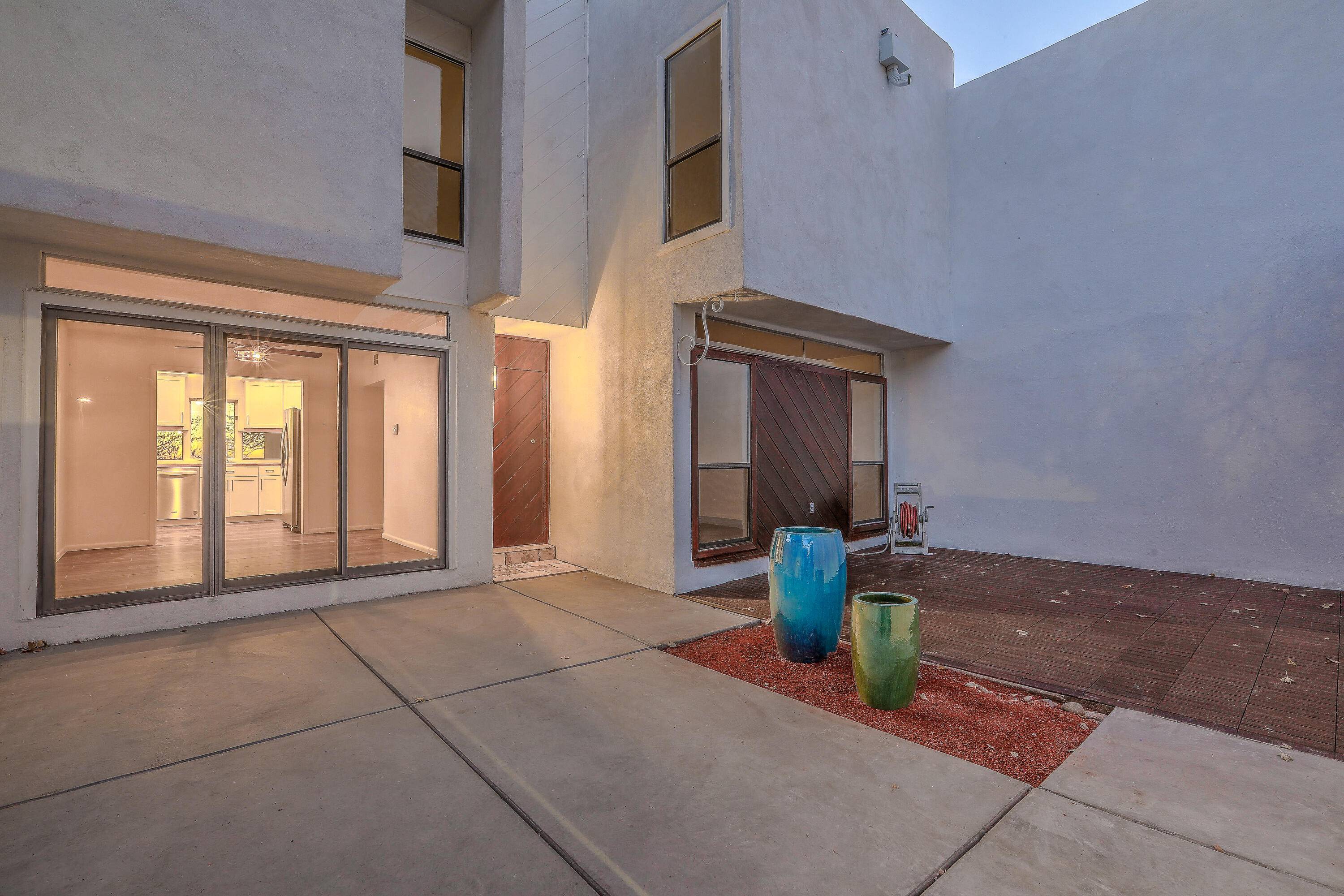 Albuquerque, NM 87112,7 La Villita CT NE