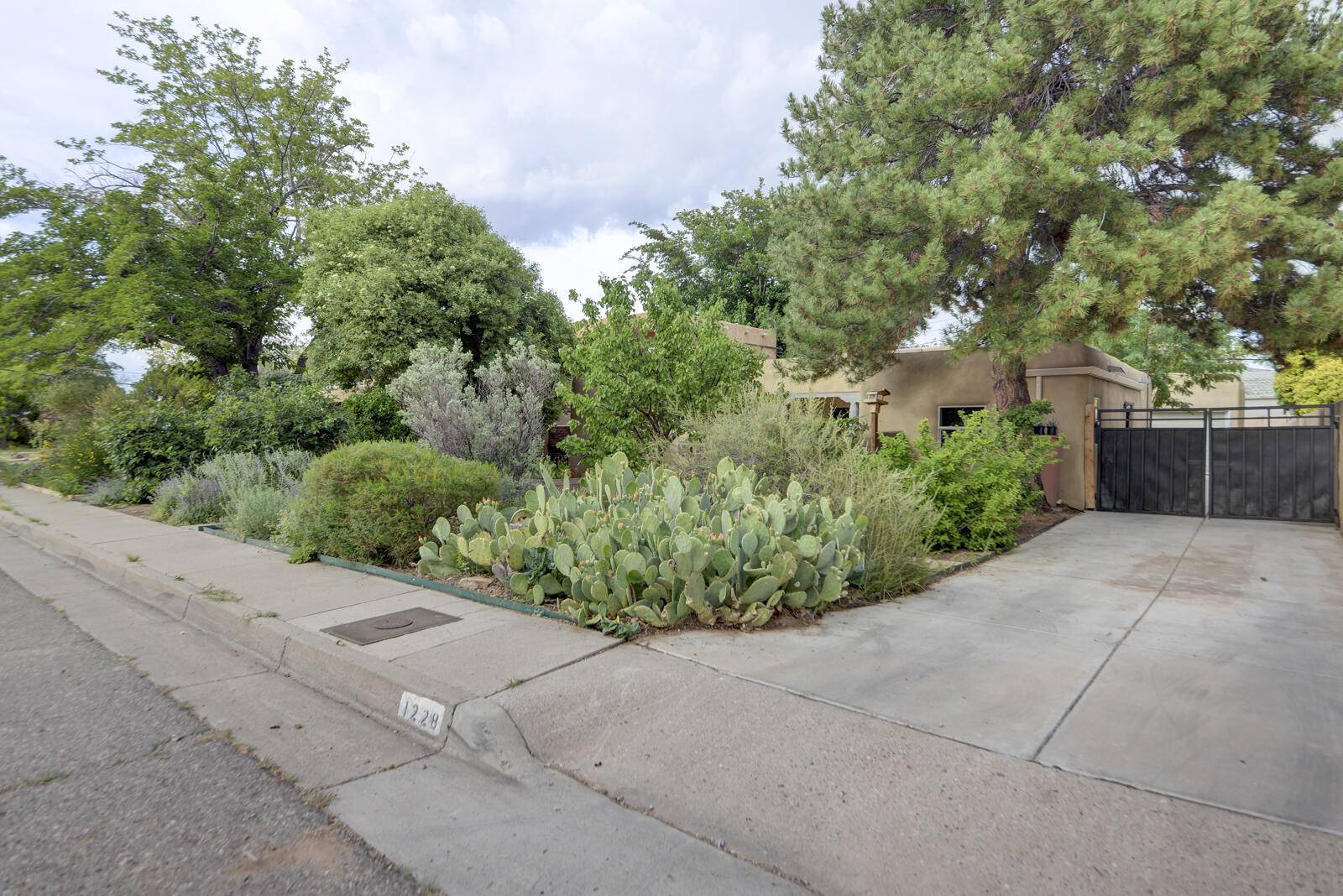 Albuquerque, NM 87106,1228 LAFAYETTE DR NE