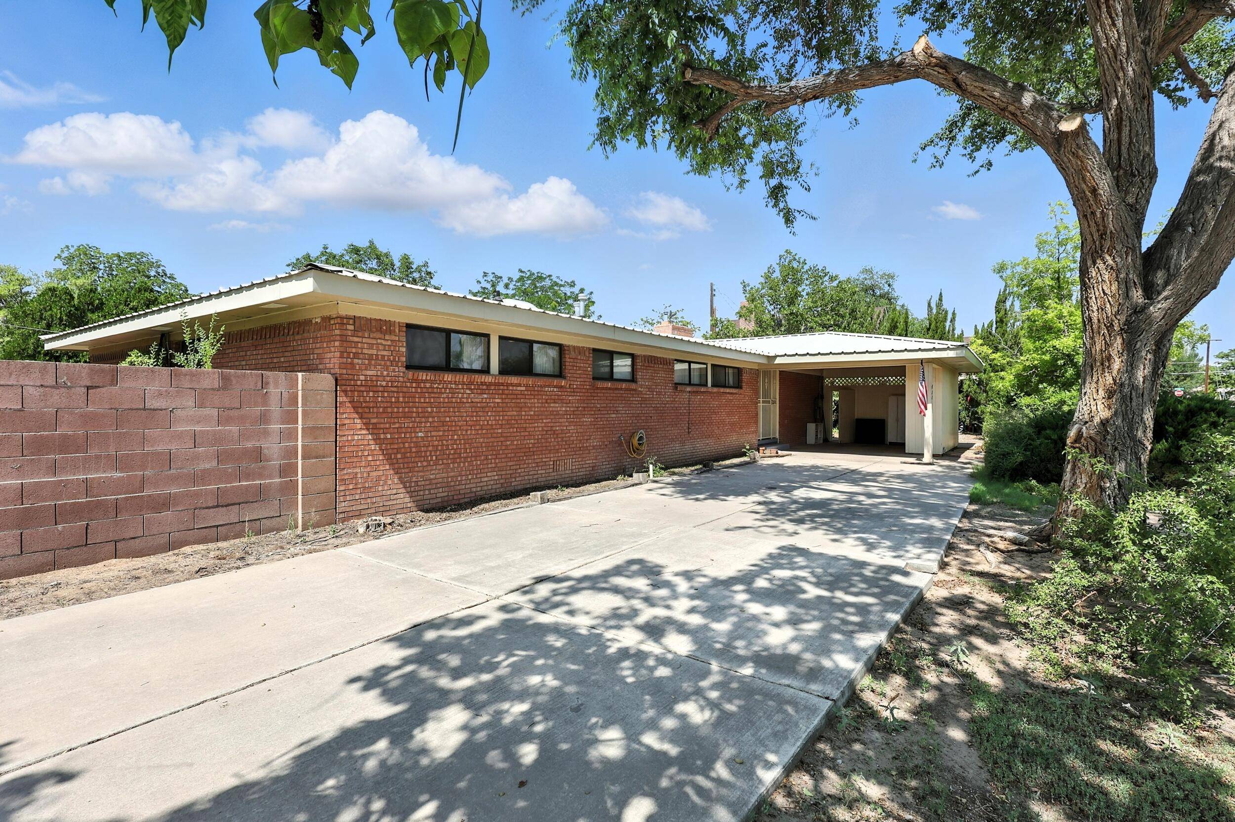 411 Schmidt PL, Los Lunas, NM 87031