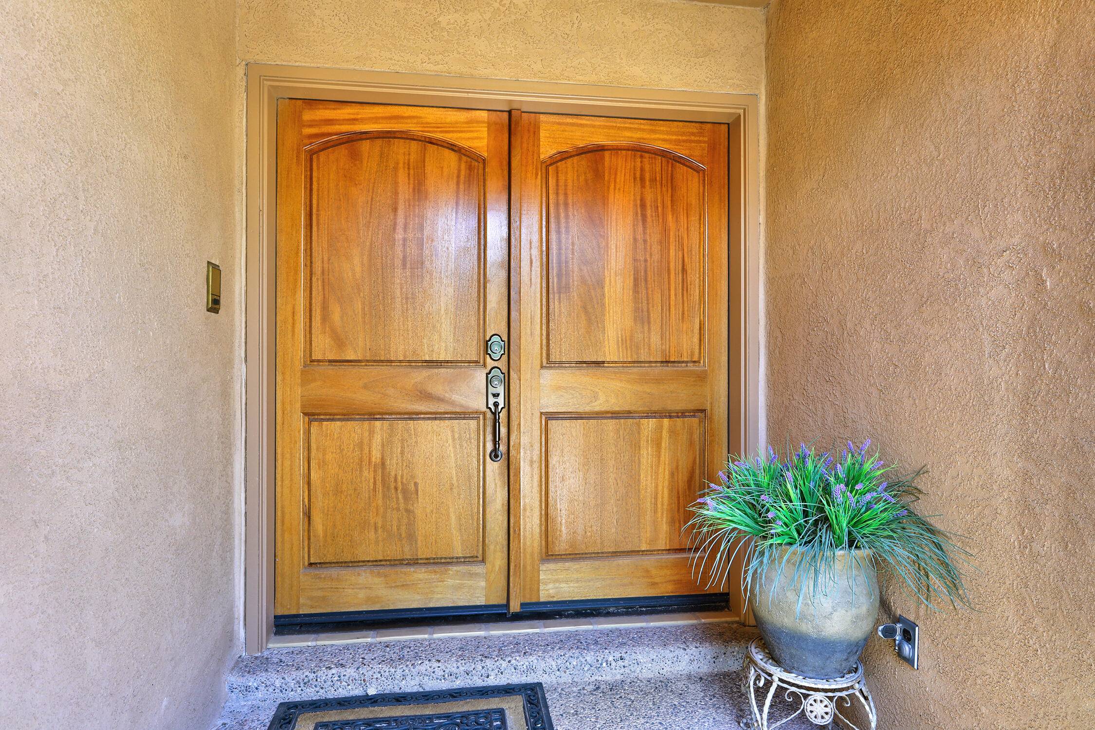Albuquerque, NM 87123,709 NAVARRA WAY SE