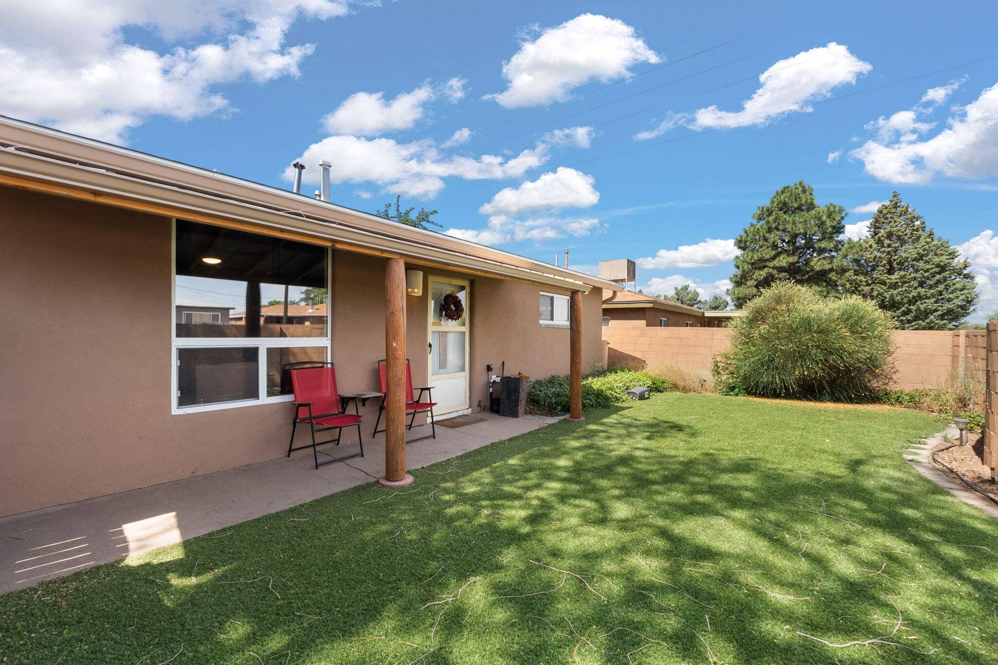 9010 WOODLAND AVE NE, Albuquerque, NM 87112