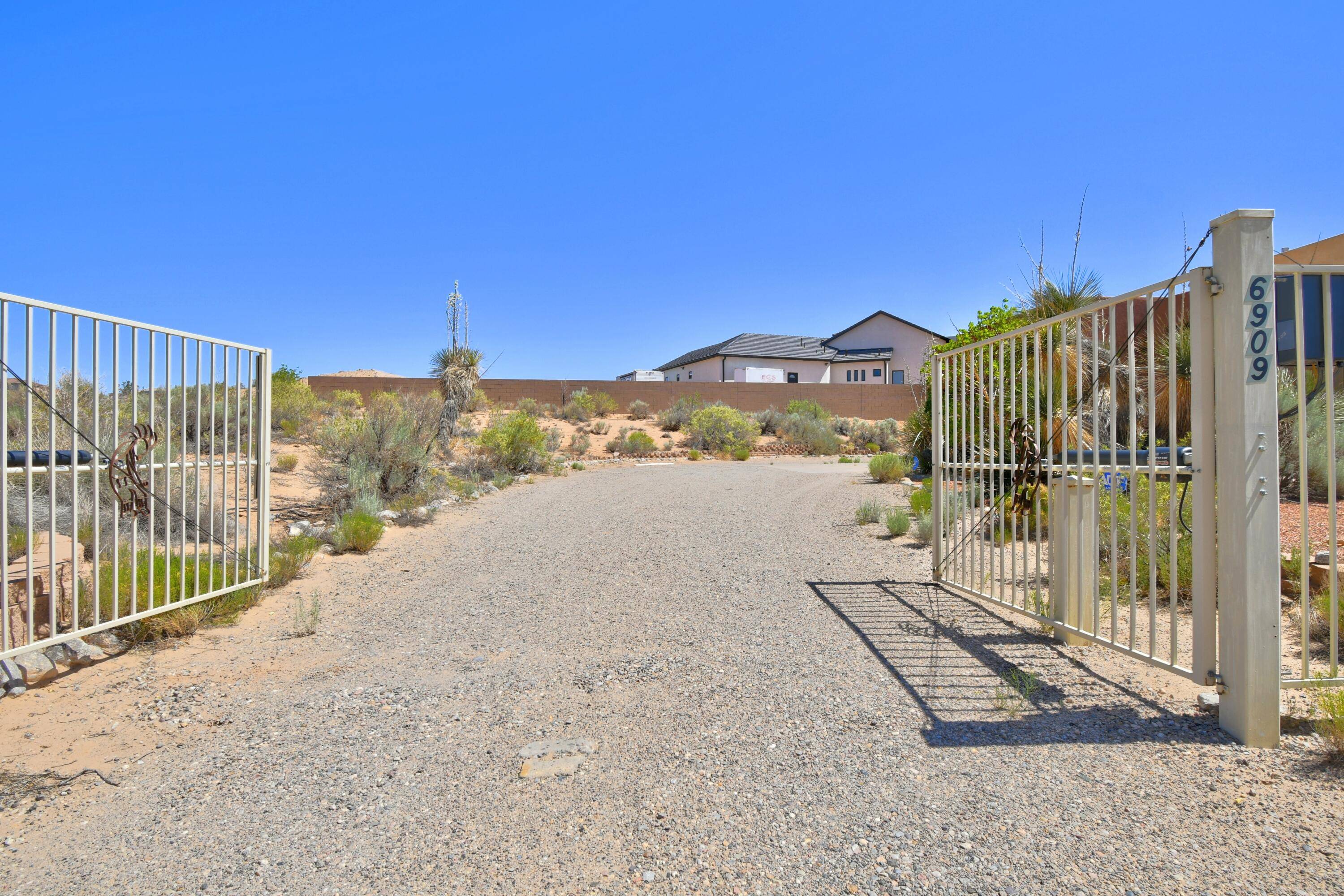 Rio Rancho, NM 87144,6909 VATAPA RD NE